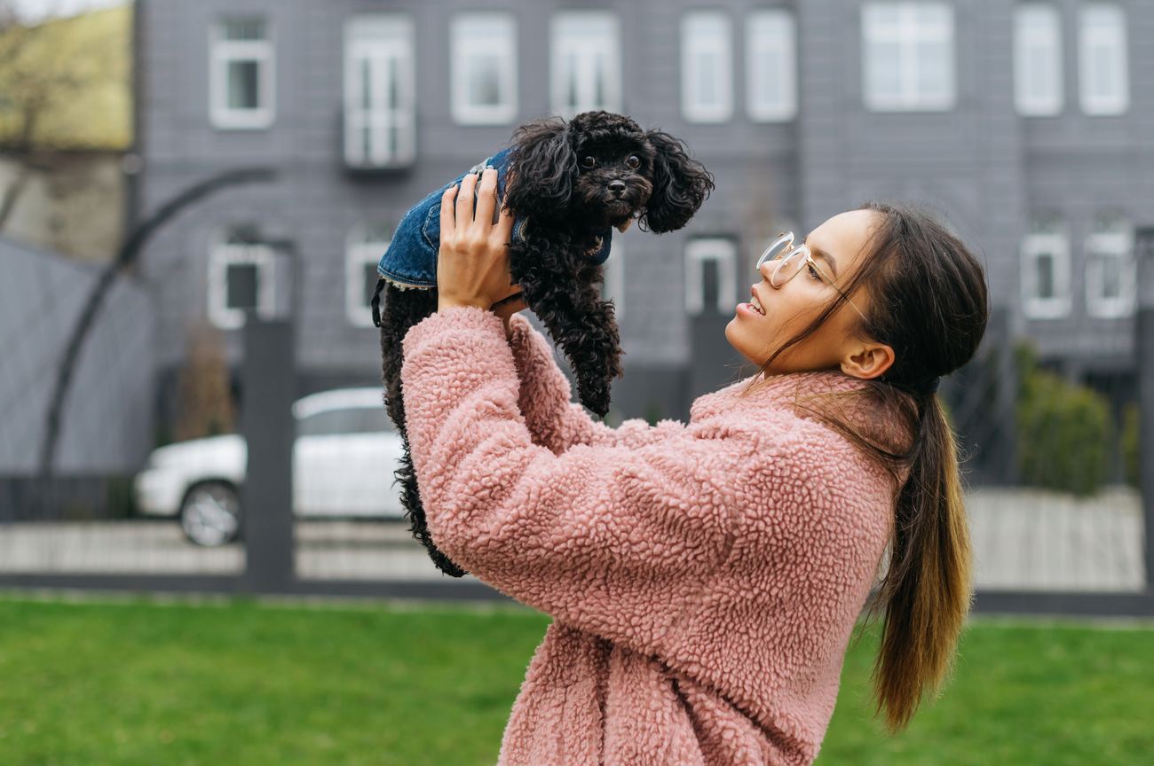 Crowds, Travel Stress, and Emotional Support Animals: What to Know Crowds, Travel Stress, and Emotional Support Animals: What to Know